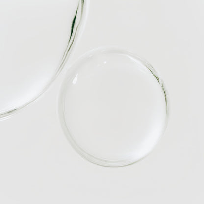 Hydrating nail and cuticle oil with mandarin and nourishing peptides